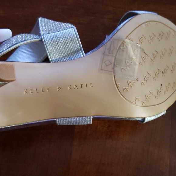 Shoes - Picture 2 of 4